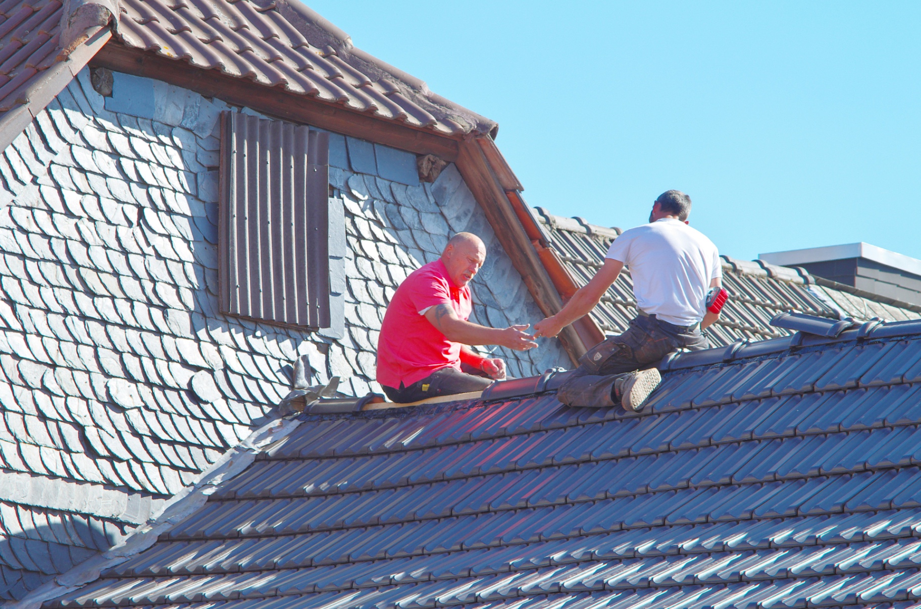 TH Couverture — démoussage et nettoyage de toiture en Médoc, Gironde